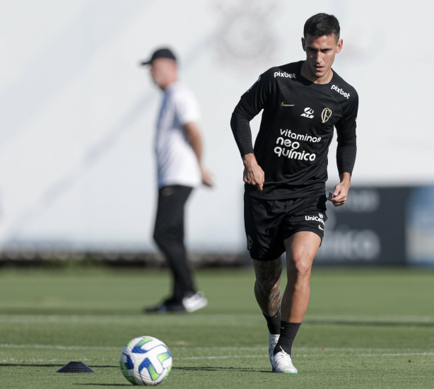 Mano detalha trabalho feito para que Rojas renda com a camisa do Corinthians
