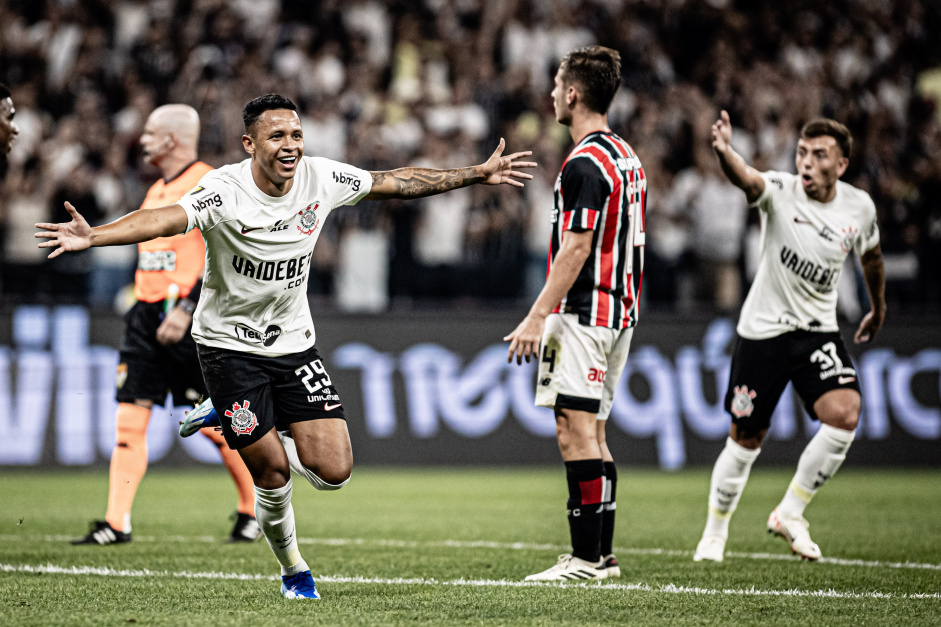 Arthur Sousa marcou o primeiro gol dele como profissional na derrota do Corinthians para o So Paulo na Neo Qumica Arena
