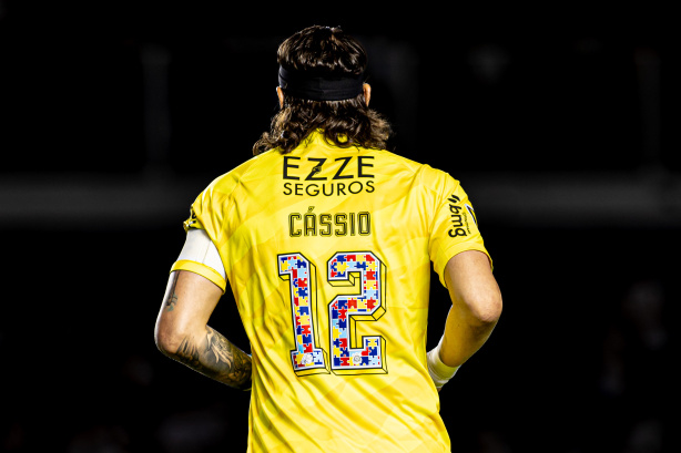 Cássio completa 700 jogos pelo Corinthians em derrota para o Santos