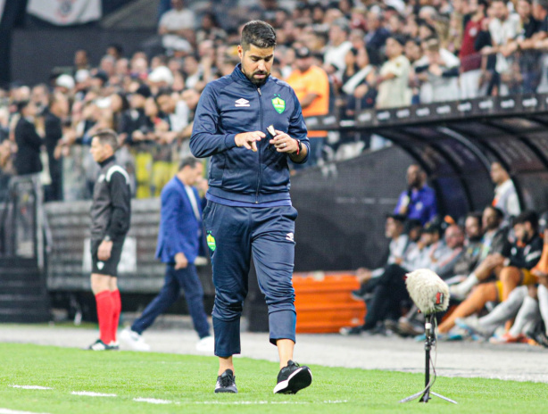 Corinthians paga multa e Cuiabá libera António Oliveira para assinar com o Timão