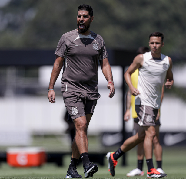 Veja como foi o primeiro treino de António Oliveira no comando do Corinthians