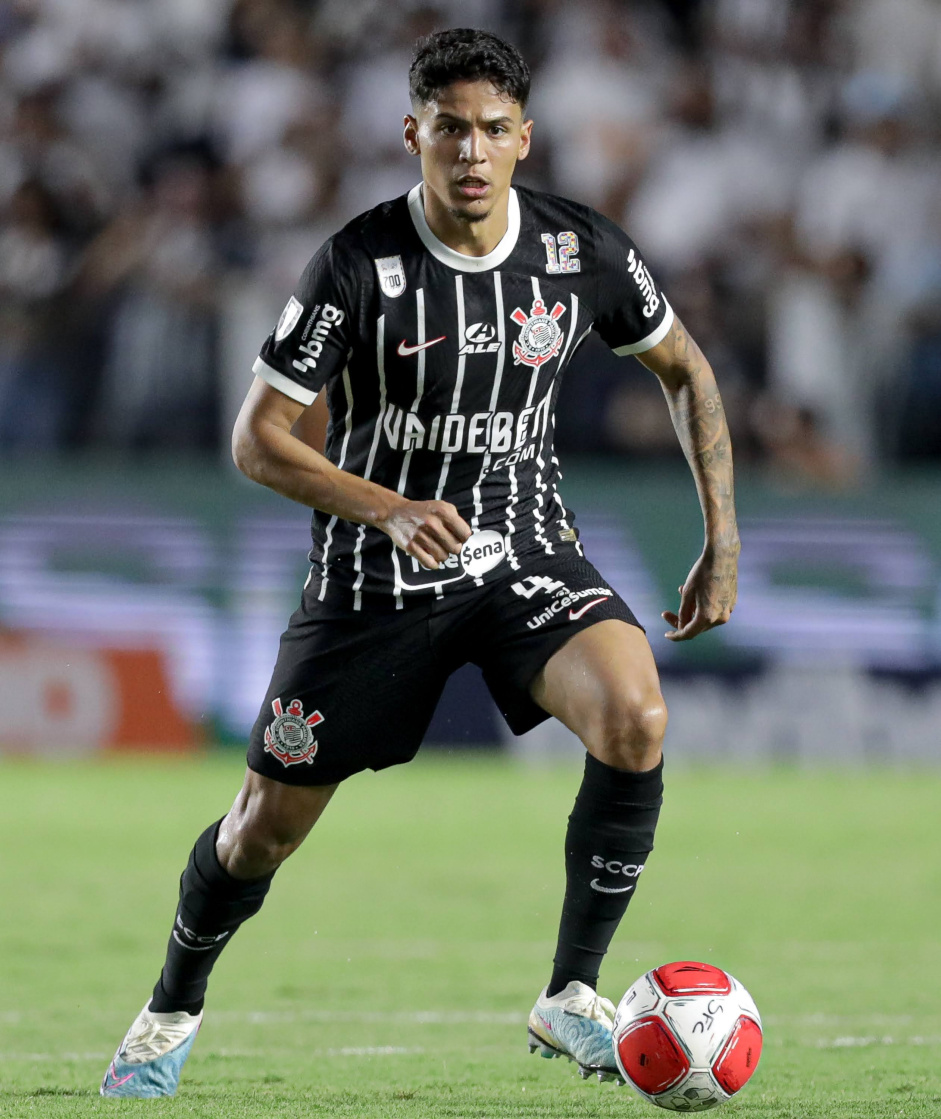 Caetano pode voltar a jogar de zagueiro no Corinthians