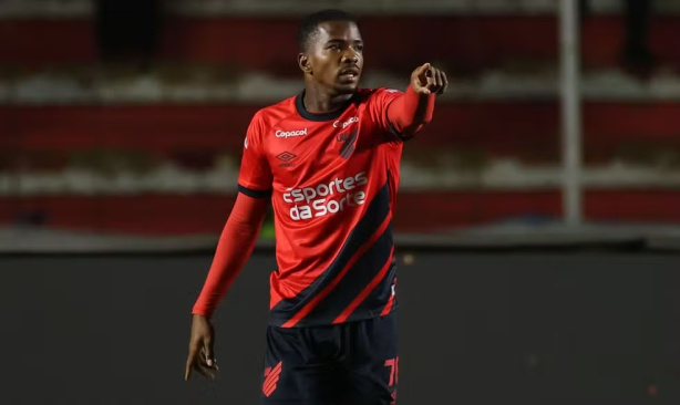 Cacá está emprestado ao Athletico-PR até julho