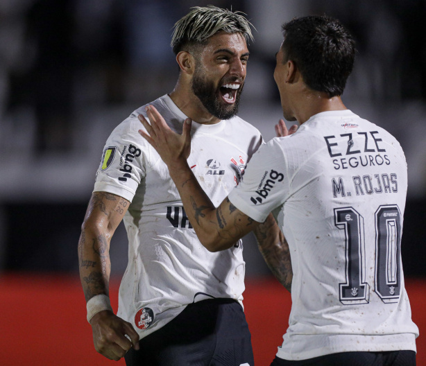Rojas deu assistência para Yuri Alberto sacramentar a goleada do Corinthians contra o Botafogo-SP