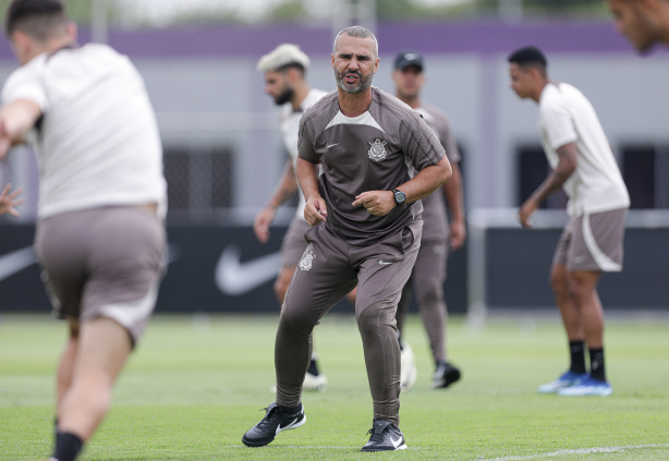 Reverson Pimentel estava no Gr�mio e j� participou do treino do Corinthians neste s�bado