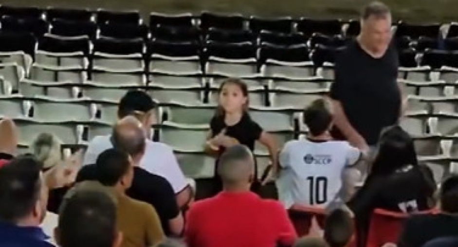 A jovem ficou conhecida aps "representar o Corinthians" e discutir com torcedores do Botafogo-SP