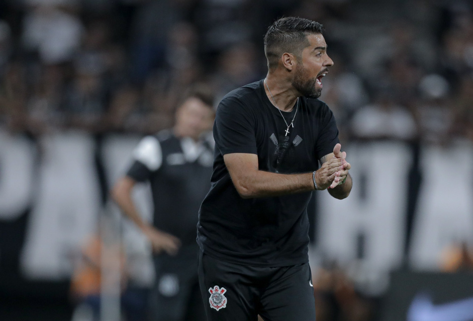 Antnio Oliveira durante jogo entre Corinthians x Ponte Preta