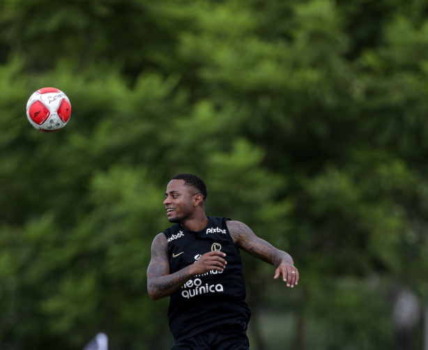 Diego Pal�cios segue � disposi��o do Departamento M�dico do Corinthians