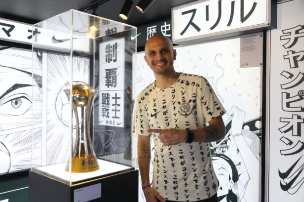 Fábio Santos foi campeão Mundial com o Corinthians em 2012