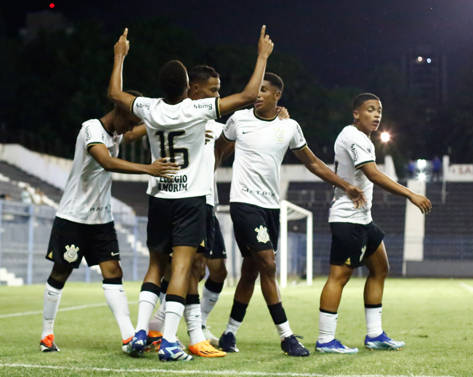 Corinthians vence Cricima com golaos e avana de fase na Copa do Brasil Sub-17
