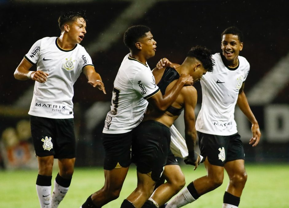 Luiz Fernando marcou o gol do empate do Corinthians na partida