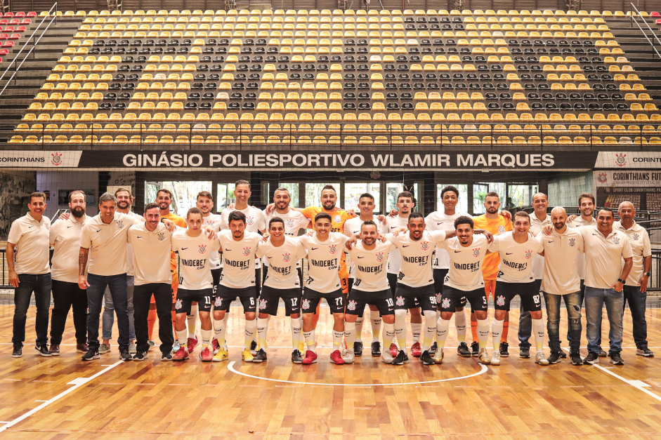 Comisso tcnica e elenco do Corinthians Futsal