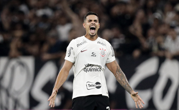 Lucas Veríssimo durante jogo do Corinthians