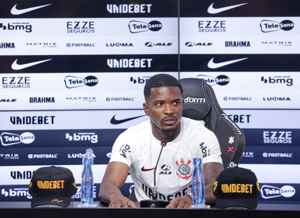 Cacá durante sua apresentação no Corinthians