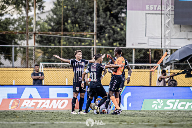 Ryan foi expulso no primeiro tempo da partida contra o Água Santa