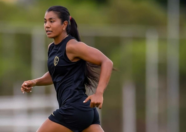 Daniela Arias em ação durante treino do Corinthians