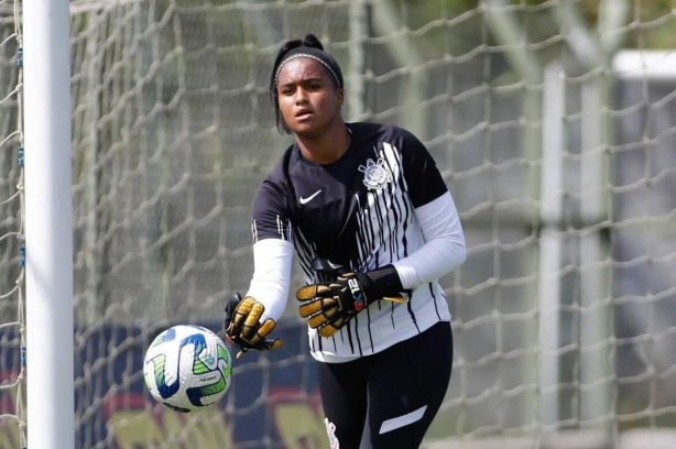 Ravena deixa a base do Corinthians Feminino