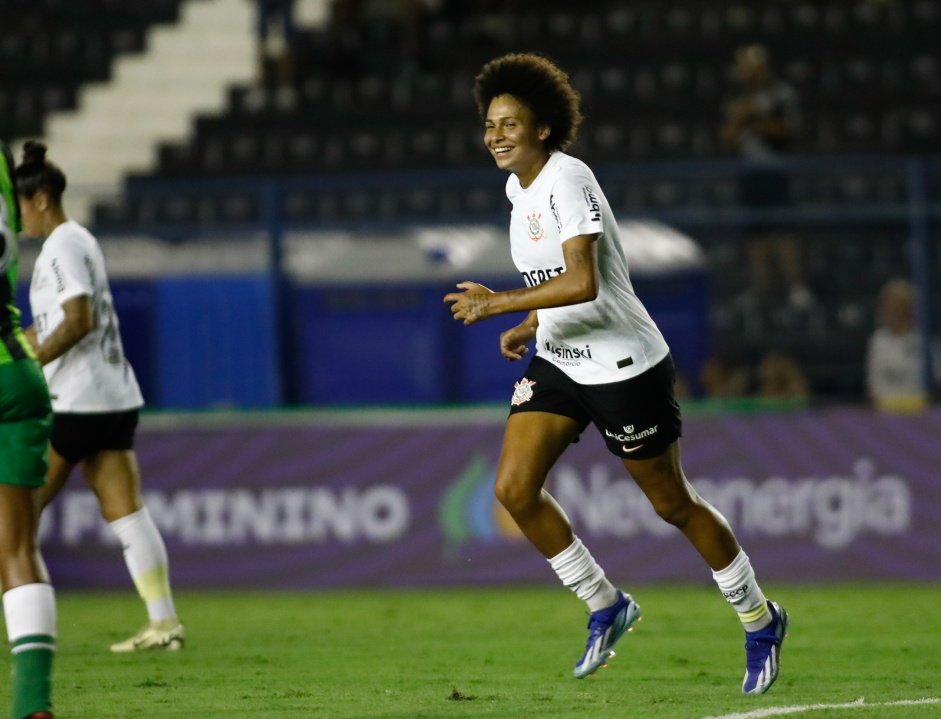 Yaya marcou seu primeiro gol pelo Corinthians