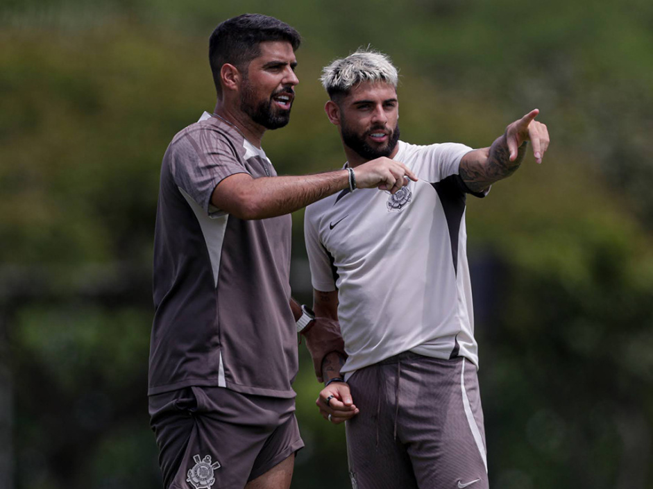Yuri Alberto e Antnio Oliveira vivem relao positiva no Corinthians