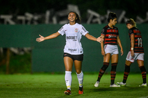 Mariza marca e chega à vice-artilharia do Corinthians na temporada