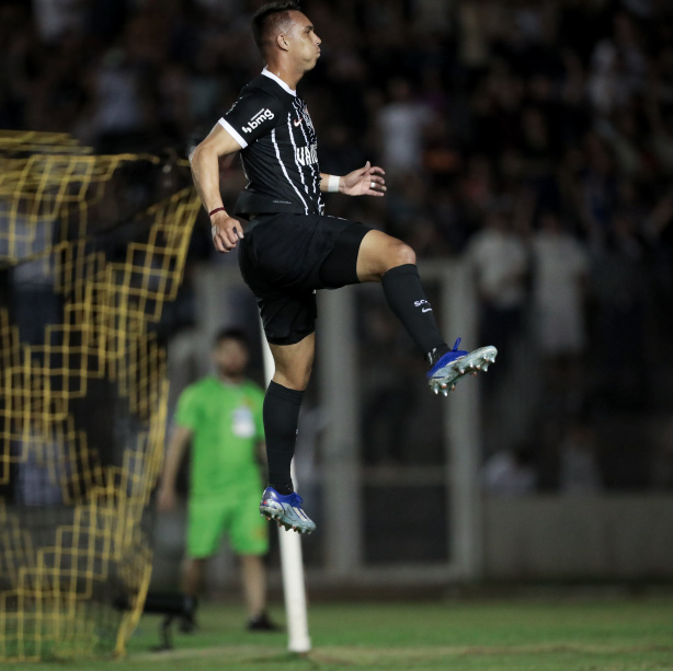 Giovane entrou no segundo tempo da partida contra o Londrina