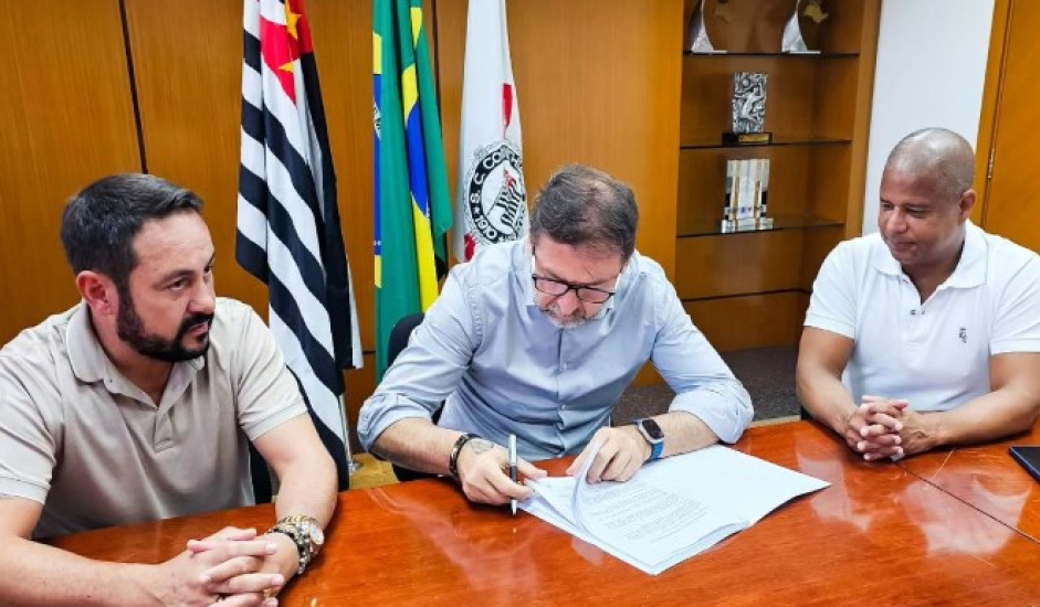 Marcelinho Carioca anuncia parceria com o Corinthians para projeto que envolve categorias de base