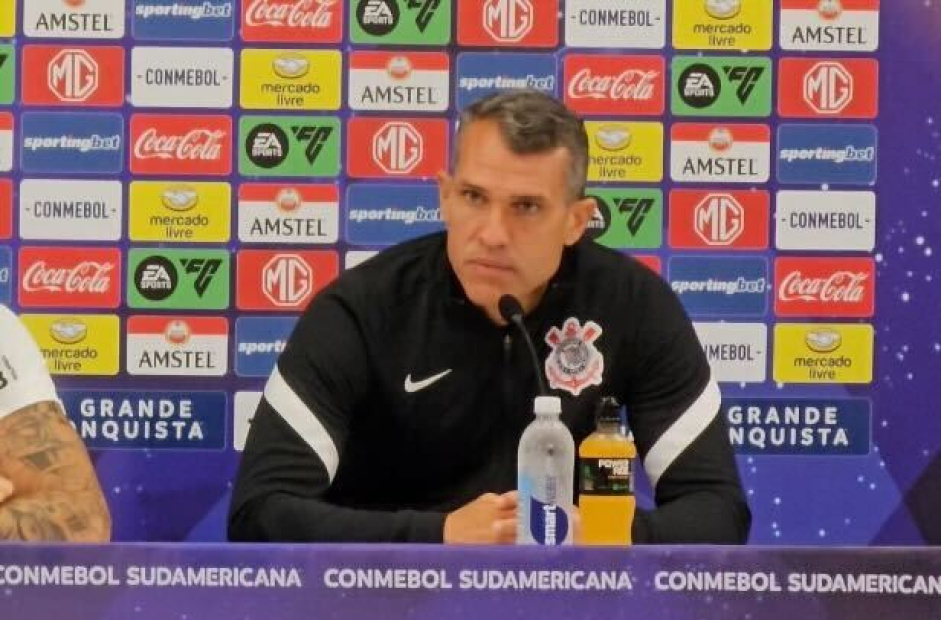 Auxiliar do Corinthians analisa reao da equipe na Sul-Americana e explica mudana no time titular