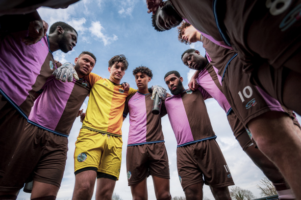 Corinthian-Casuals sofre goleada e confirma rebaixamento in�dito para a nona divis�o da Inglaterra