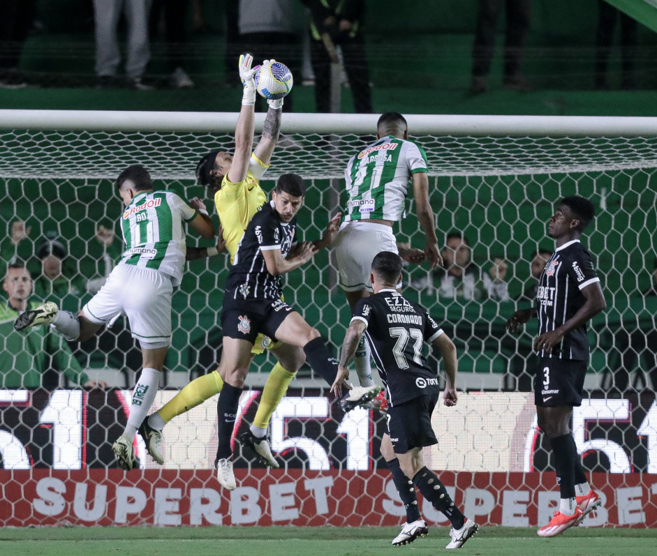 Cssio falhou nos dois gols do Corinthians, segundo Neto