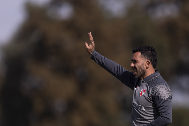 Carlitos T�vez � o atual t�cnico do Independiente, da Argentina