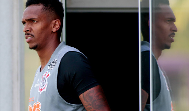 Ídolo do Corinthians é solto após pagamento de pensão alimentícia