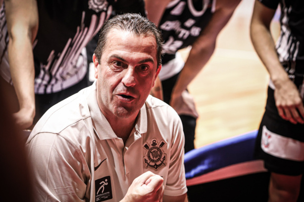 Silvio Santander não é mais técnico do Corinthians Basquete