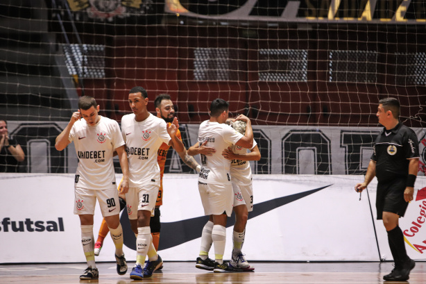 Compromisso do Corinthians na LNF é adiado por fortes chuvas em Chapecó