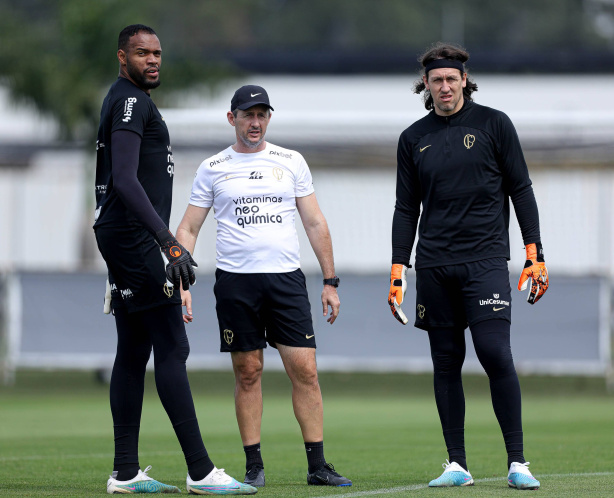 Carlos Miguel ter� que se provar como substituo de C�ssio no Corinthians