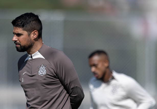 António Oliveira comandou o treino do Corinthians nesta quinta-feira