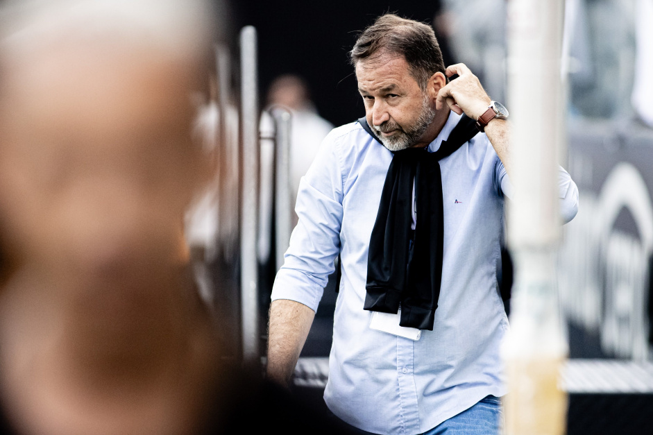 Augusto Melo faz promessa ousada para torcida organizada após invasão no CT