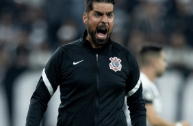 Ant�nio Oliveira se irrita com iminente sa�da de Carlos Miguel do Corinthians