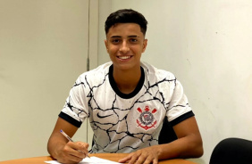 Tiaguinho renovou o vnculo com o Corinthians aps dficit de fora