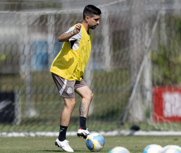 Igor Coronado projeta duelo contra o Atlético-GO e avalia semana de treinamentos do Corinthians