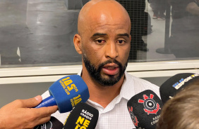 Executivo do Corinthians fala sobre iminente sada de dupla na janela de transferncias