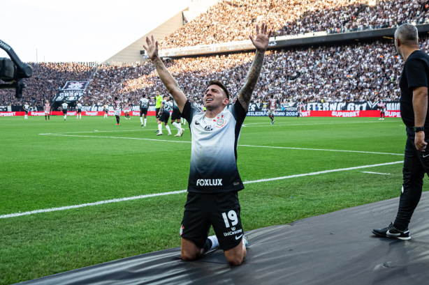 Gustavo Mosquito volta a balançar as redes pelo Corinthians após quase dez meses