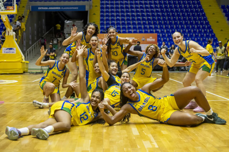 A Seleo Brasileira Feminina de Basquete se classificou na Copa Amrica Sub-18 e ainda garantiu vaga no Mundial Sub-19
