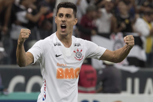 Danilo Avelar elege gols memoráveis da carreira e cita dois com a camisa do Corinthians
