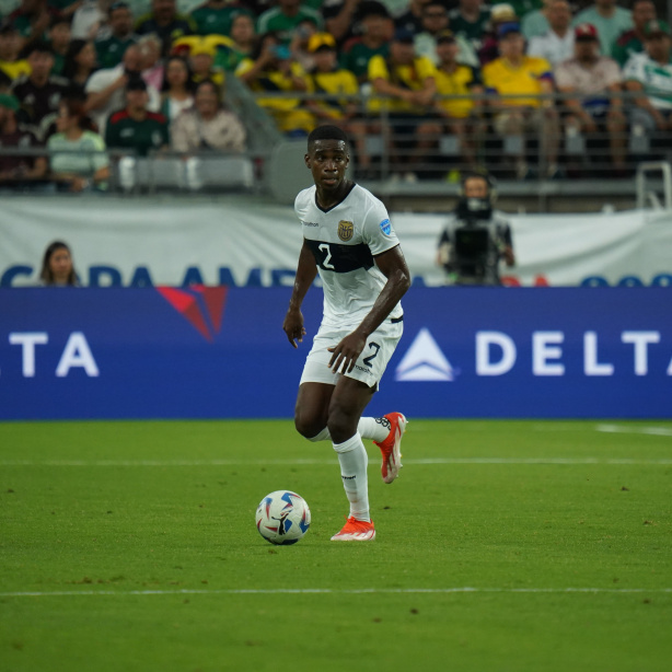 Félix Torres foi titular diante o México