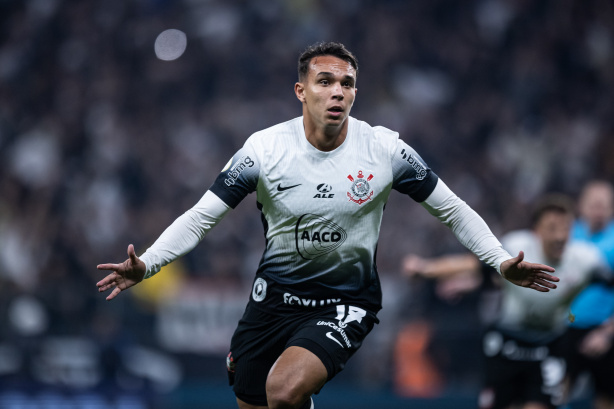 Giovane marcou o gol da vit�ria do Corinthians