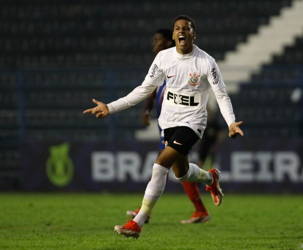 Denner comemora gol pelo Corinthians Sub-20