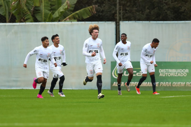 Com um a mais, Corinthians Sub-20 arranca empate dram�tico contra o Gr�mio nos minutos finais