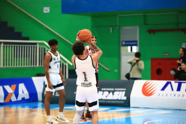 Equipe Sub-22 do Corinthians atuando na Gávea pela Liga de Desenvolvimento de Basquete