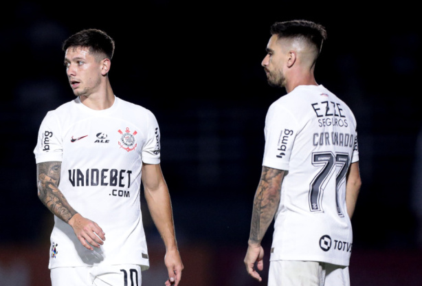 Emiliano Díaz não descarta utilização de Garro e Coronado juntos no meio-campo do Corinthians