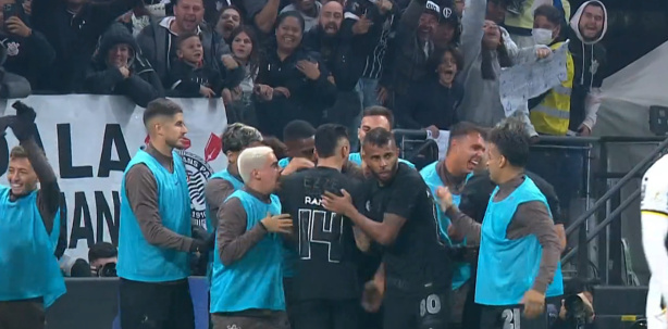 Corinthians superou o Criciúma em casa